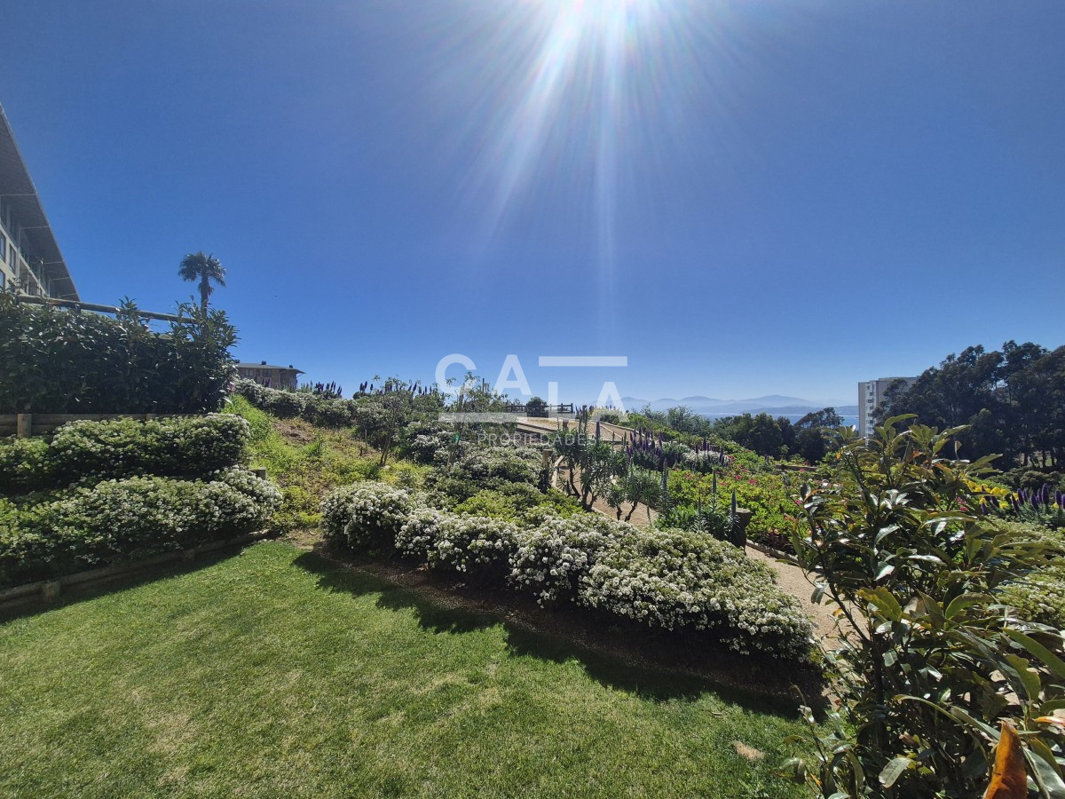 Cómodo departamento con jardín