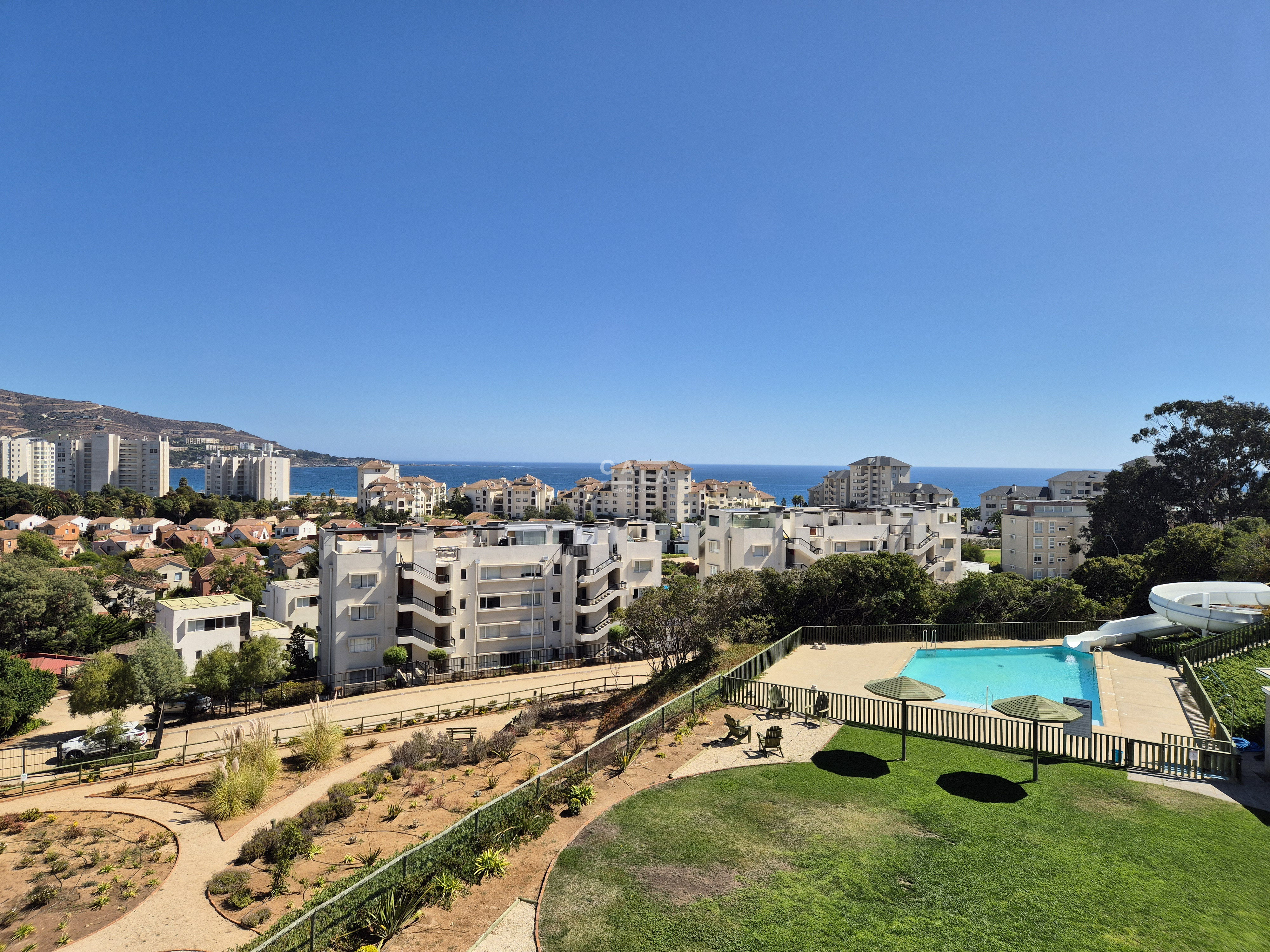 Luminosidad, vista al mar y excelente ubicación | 2D + 2B en Altos de Puyai